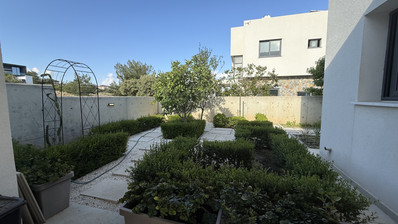 SALE: RESALE VILLA IN SOUNI WITH MATURE LANDSCAPED GARDENS FOR FULL PRIVACY AND SEA VIEWS-EXTERNAL MAIDS QUARTER.