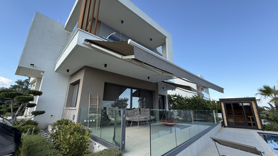 SALE: RESALE VILLA IN SOUNI WITH MATURE LANDSCAPED GARDENS FOR FULL PRIVACY AND SEA VIEWS-EXTERNAL MAIDS QUARTER.