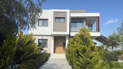 SALE: RESALE VILLA IN SOUNI WITH MATURE LANDSCAPED GARDENS FOR FULL PRIVACY AND SEA VIEWS-EXTERNAL MAIDS QUARTER.