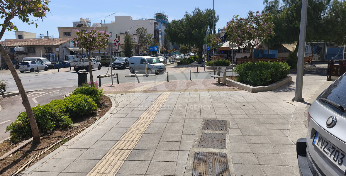 Commercial Building on Large Plot in Central Agios Ioannis