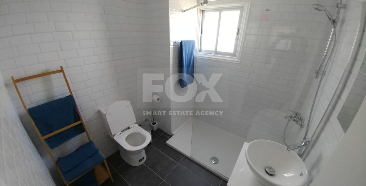RENT: FURNISHED 2 BEDROOM APARTMENT ON GATED COMPLEX OPPOSITE THE SEA AND WALKING DISTANCE TO ALL AMENITIES.