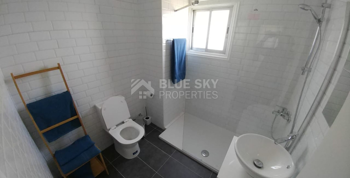 RENT: FURNISHED 2 BEDROOM APARTMENT ON GATED COMPLEX OPPOSITE THE SEA AND WALKING DISTANCE TO ALL AMENITIES.