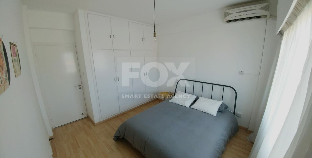 RENT: FURNISHED 2 BEDROOM APARTMENT ON GATED COMPLEX OPPOSITE THE SEA AND WALKING DISTANCE TO ALL AMENITIES.