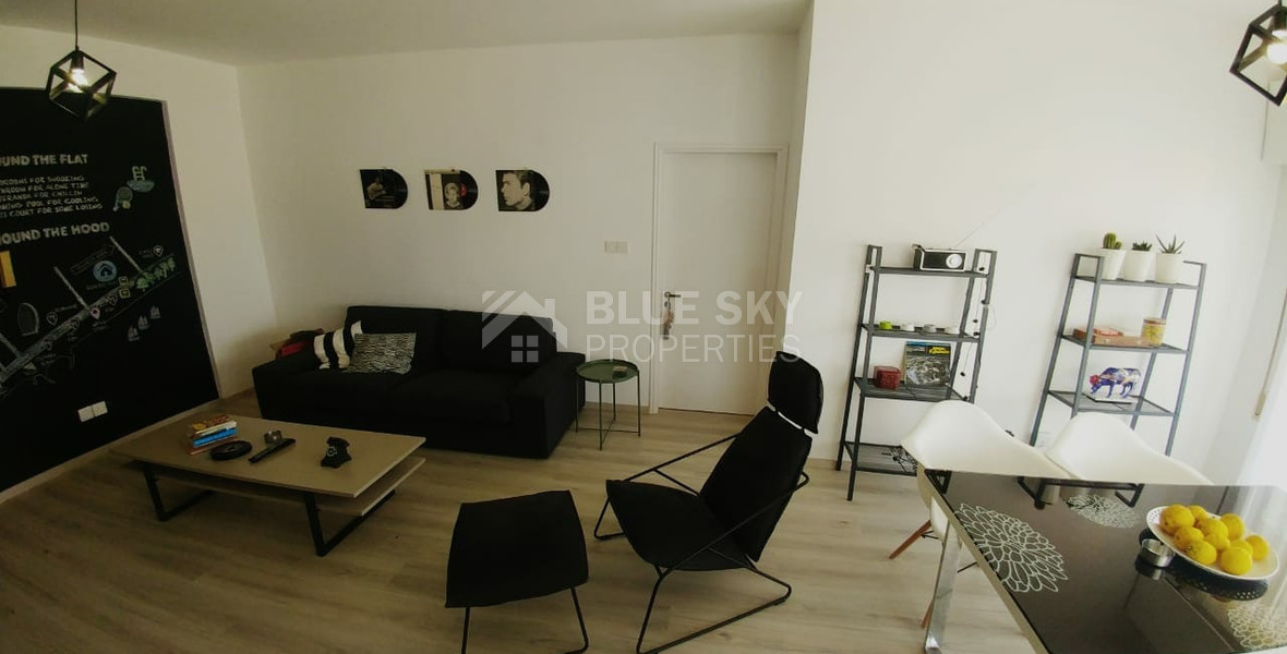 RENT: FURNISHED 2 BEDROOM APARTMENT ON GATED COMPLEX OPPOSITE THE SEA AND WALKING DISTANCE TO ALL AMENITIES.
