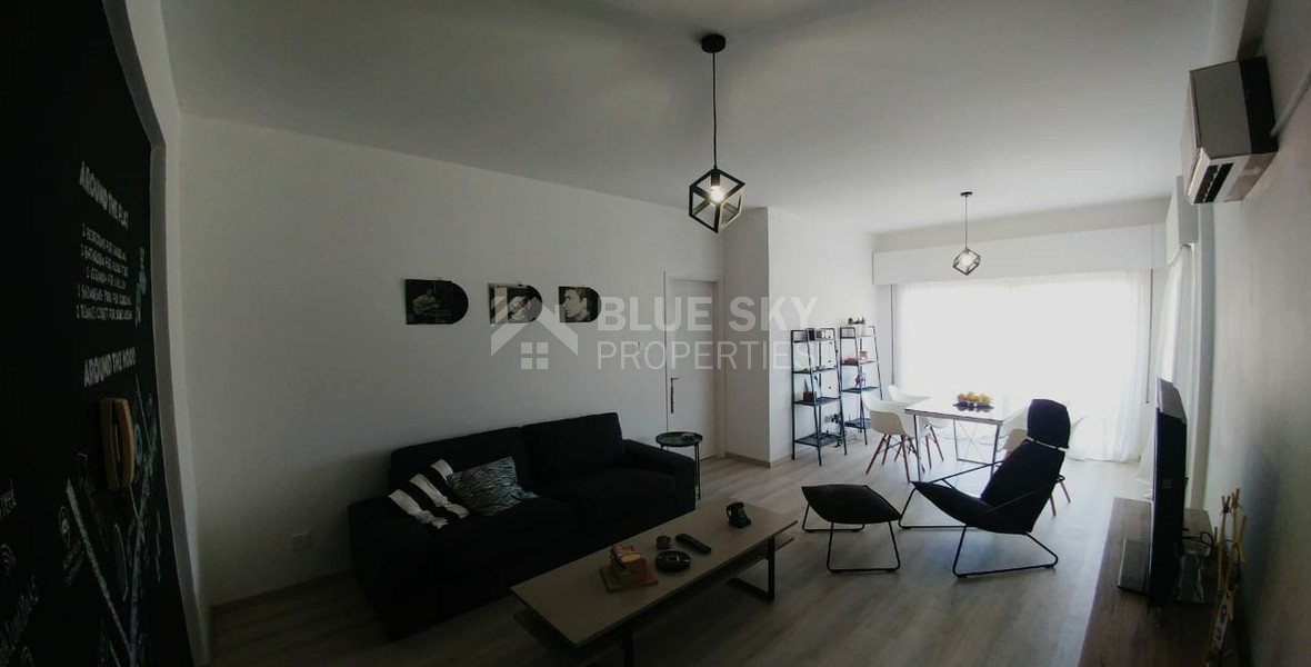 RENT: FURNISHED 2 BEDROOM APARTMENT ON GATED COMPLEX OPPOSITE THE SEA AND WALKING DISTANCE TO ALL AMENITIES.