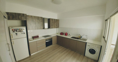RENT: FURNISHED 2 BEDROOM APARTMENT ON GATED COMPLEX OPPOSITE THE SEA AND WALKING DISTANCE TO ALL AMENITIES.