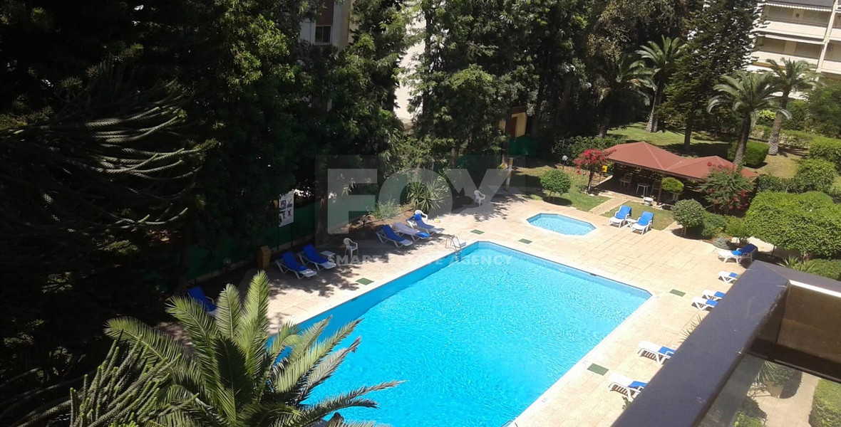 RENT: FURNISHED 2 BEDROOM APARTMENT ON GATED COMPLEX OPPOSITE THE SEA AND WALKING DISTANCE TO ALL AMENITIES.