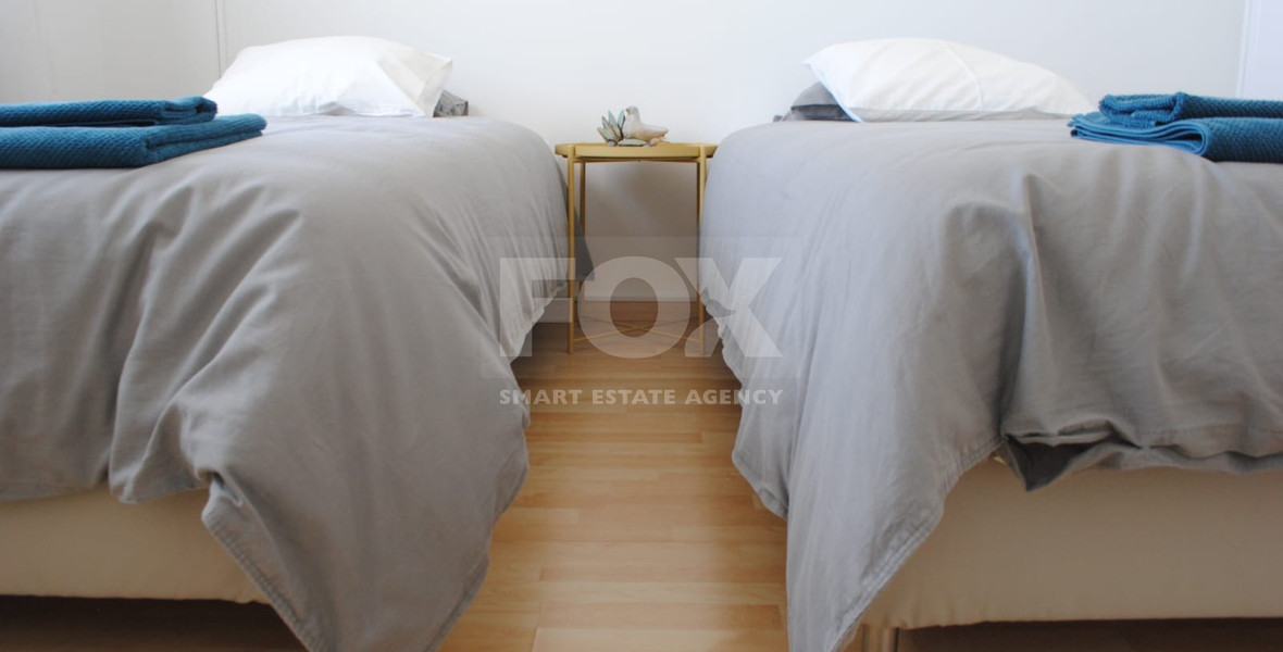 RENT: FURNISHED 2 BEDROOM APARTMENT ON GATED COMPLEX OPPOSITE THE SEA AND WALKING DISTANCE TO ALL AMENITIES.