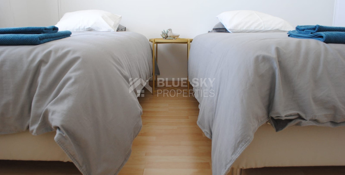 RENT: FURNISHED 2 BEDROOM APARTMENT ON GATED COMPLEX OPPOSITE THE SEA AND WALKING DISTANCE TO ALL AMENITIES.