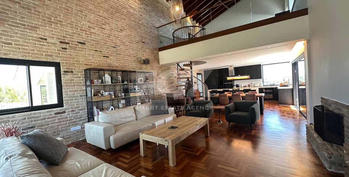 DETACHED FOUR BEDROOM VILLA WITH OFFICE/FIFTH BEDROOM, SEPARATE GUEST HOUSE, SEPARATE MAIDS QUARTER, CHILDRENS PLAYGROUND.