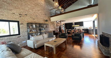 DETACHED FOUR BEDROOM VILLA WITH OFFICE/FIFTH BEDROOM, SEPARATE GUEST HOUSE, SEPARATE MAIDS QUARTER, CHILDRENS PLAYGROUND.