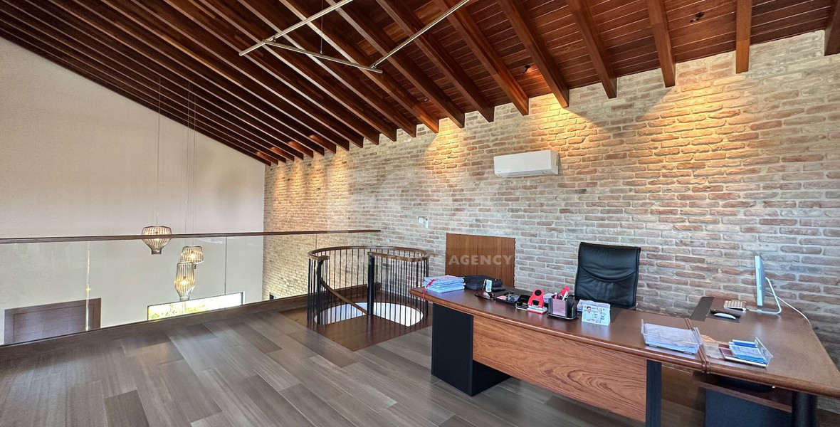 DETACHED FOUR BEDROOM VILLA WITH OFFICE/FIFTH BEDROOM, SEPARATE GUEST HOUSE, SEPARATE MAIDS QUARTER, CHILDRENS PLAYGROUND.