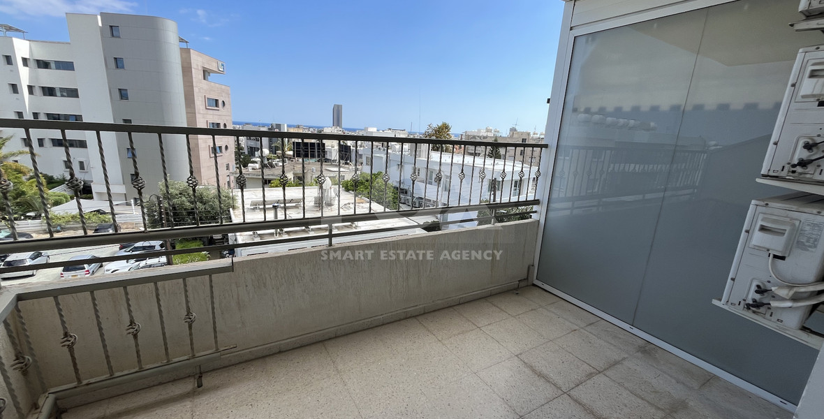 Spacious 3 Bedroom Apartment for Rent in Central Mesa Geitonia