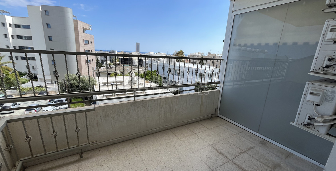 Spacious 3 Bedroom Apartment for Rent in Central Mesa Geitonia