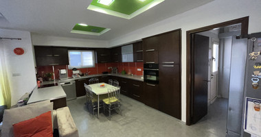 Beautiful Four Bedroom House for Sale with Large Yard in Kato Polemidia