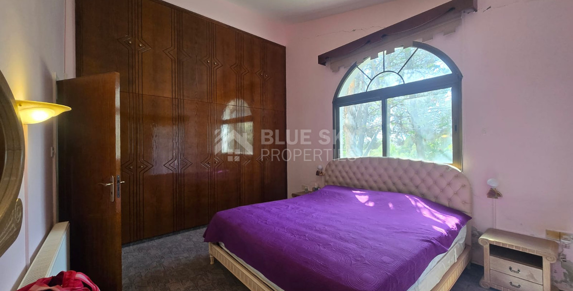 Exquisite Estate with 3,000m² of Land, Guest House & Mountain Views: A Hidden Oasis with Exceptional Potential