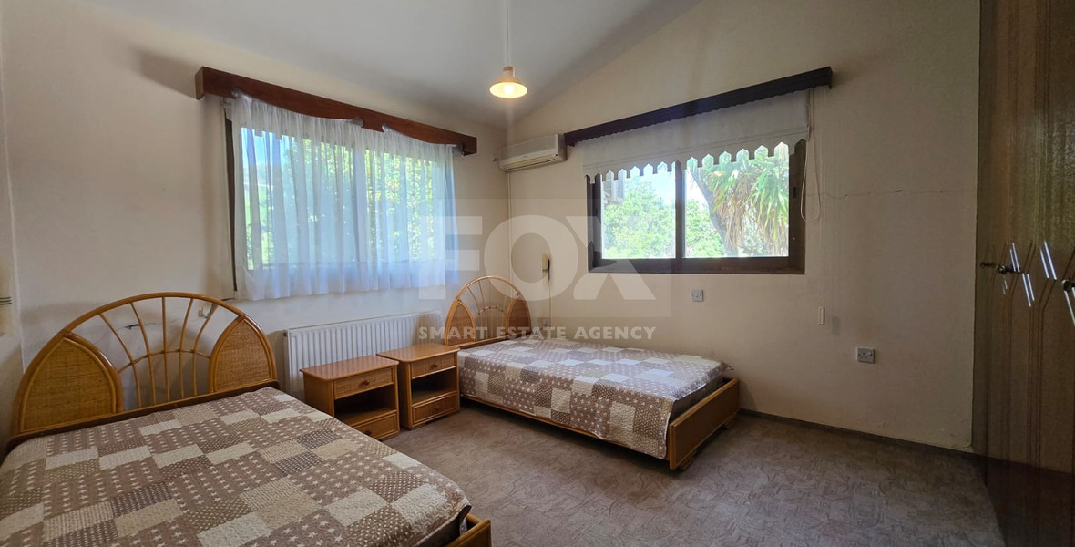 Exquisite Estate with 3,000m² of Land, Guest House & Mountain Views: A Hidden Oasis with Exceptional Potential