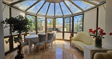 Exquisite Estate with 3,000m² of Land, Guest House & Mountain Views: A Hidden Oasis with Exceptional Potential