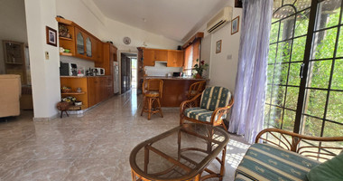 Exquisite Estate with 3,000m² of Land, Guest House & Mountain Views: A Hidden Oasis with Exceptional Potential