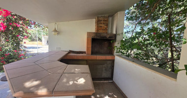 Exquisite Estate with 3,000m² of Land, Guest House & Mountain Views: A Hidden Oasis with Exceptional Potential