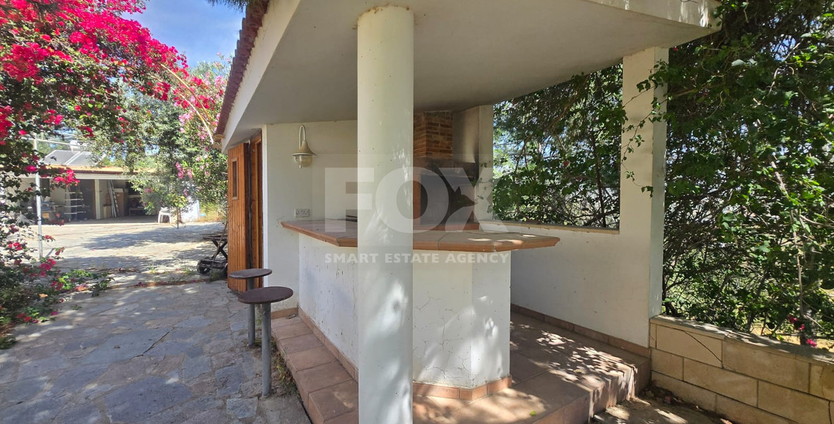 Exquisite Estate with 3,000m² of Land, Guest House & Mountain Views: A Hidden Oasis with Exceptional Potential