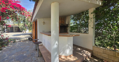 Exquisite Estate with 3,000m² of Land, Guest House & Mountain Views: A Hidden Oasis with Exceptional Potential