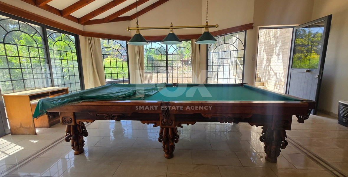 Exquisite Estate with 3,000m² of Land, Guest House & Mountain Views: A Hidden Oasis with Exceptional Potential