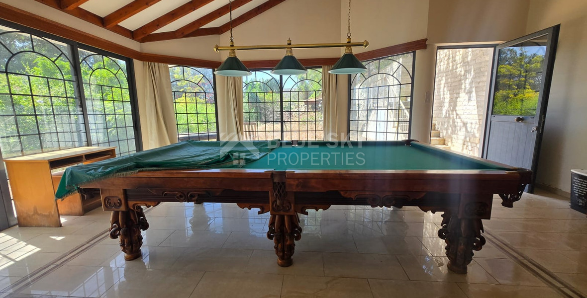 Exquisite Estate with 3,000m² of Land, Guest House & Mountain Views: A Hidden Oasis with Exceptional Potential
