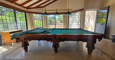 Exquisite Estate with 3,000m² of Land, Guest House & Mountain Views: A Hidden Oasis with Exceptional Potential