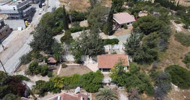 Exquisite Estate with 3,000m² of Land, Guest House & Mountain Views: A Hidden Oasis with Exceptional Potential