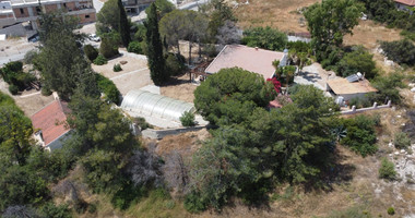 Exquisite Estate with 3,000m² of Land, Guest House & Mountain Views: A Hidden Oasis with Exceptional Potential