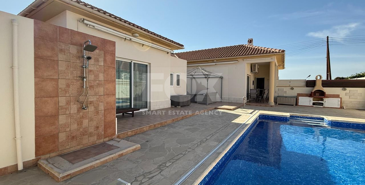 sale: Resale 3 bedroom Bungalow in excellent condition with swimming pool in the sought after location of Erimi.