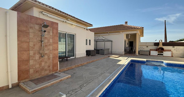 sale: Resale 3 bedroom Bungalow in excellent condition with swimming pool in the sought after location of Erimi.