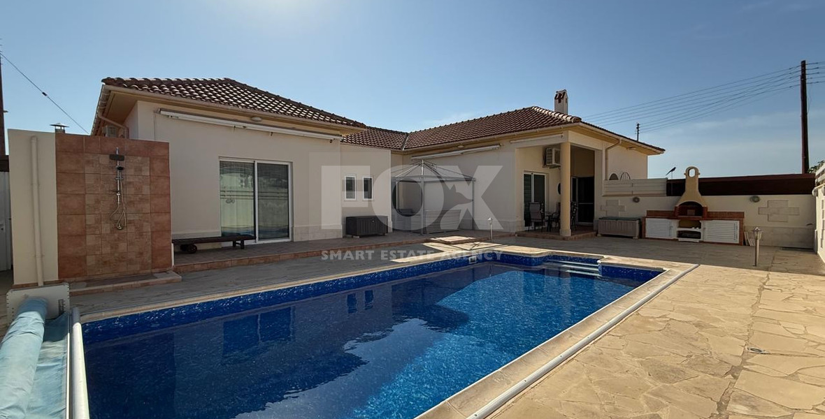 sale: Resale 3 bedroom Bungalow in excellent condition with swimming pool in the sought after location of Erimi.