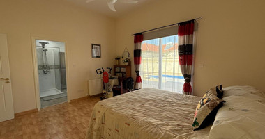 sale: Resale 3 bedroom Bungalow in excellent condition with swimming pool in the sought after location of Erimi.