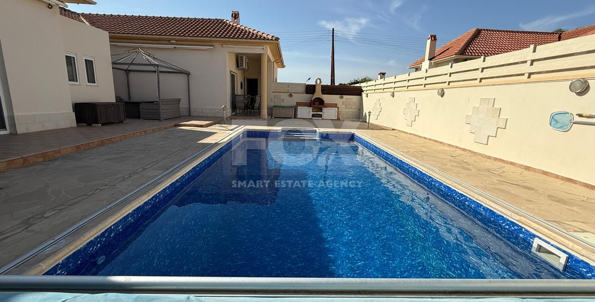sale: Resale 3 bedroom Bungalow in excellent condition with swimming pool in the sought after location of Erimi.