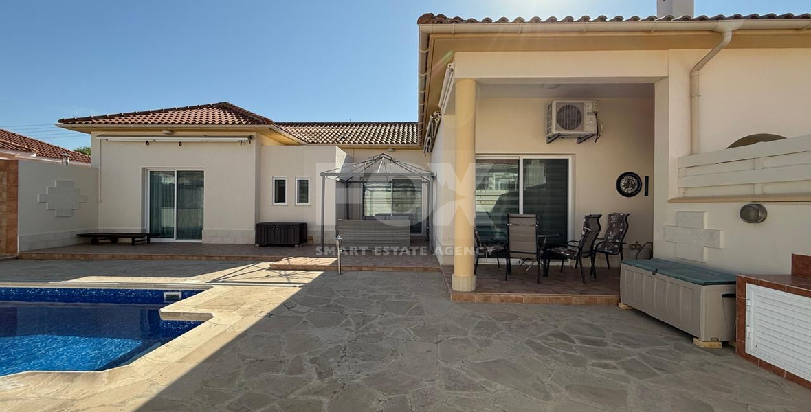 sale: Resale 3 bedroom Bungalow in excellent condition with swimming pool in the sought after location of Erimi.