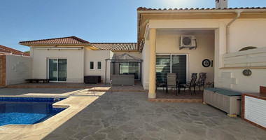sale: Resale 3 bedroom Bungalow in excellent condition with swimming pool in the sought after location of Erimi.