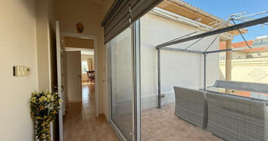 sale: Resale 3 bedroom Bungalow in excellent condition with swimming pool in the sought after location of Erimi.