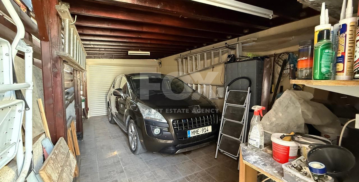 sale: Resale 3 bedroom Bungalow in excellent condition with swimming pool in the sought after location of Erimi.