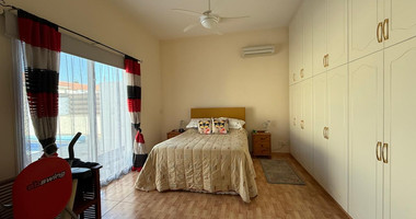 sale: Resale 3 bedroom Bungalow in excellent condition with swimming pool in the sought after location of Erimi.