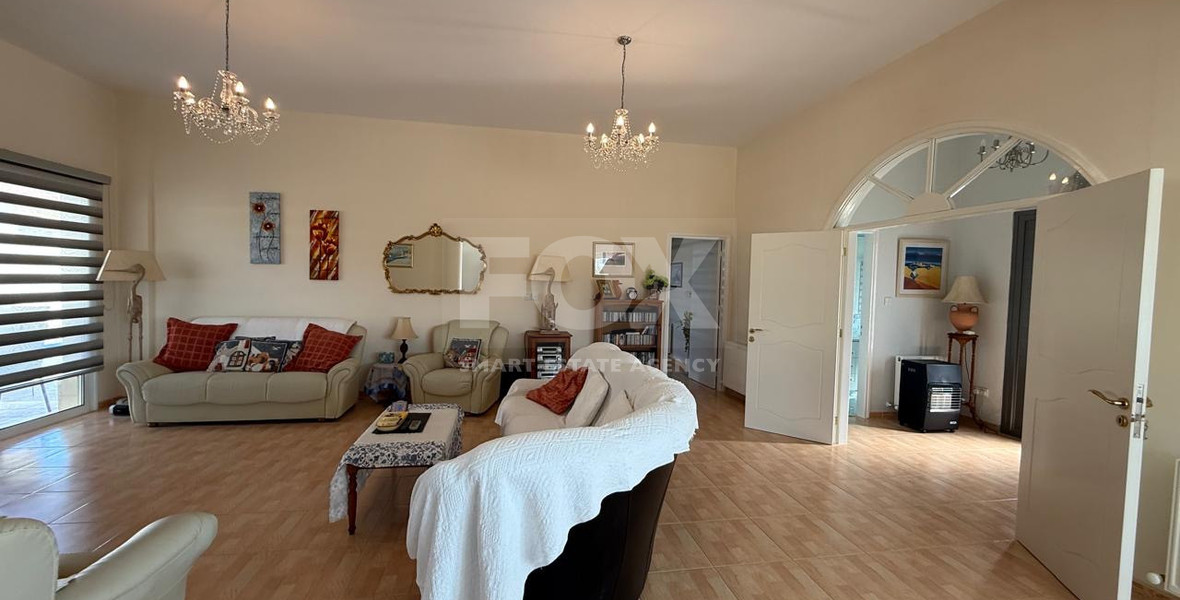 sale: Resale 3 bedroom Bungalow in excellent condition with swimming pool in the sought after location of Erimi.