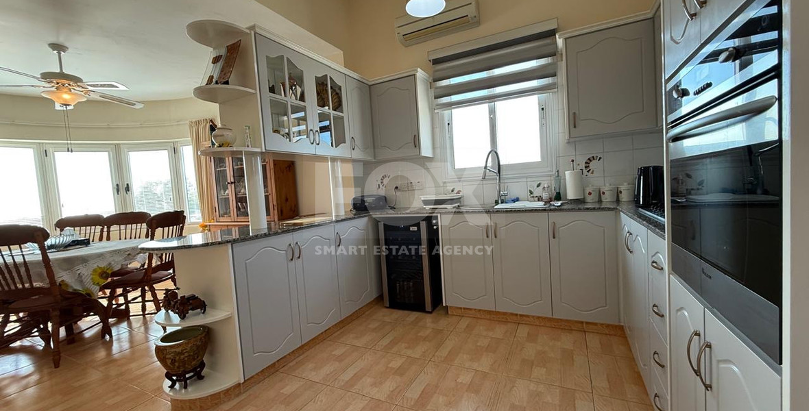 sale: Resale 3 bedroom Bungalow in excellent condition with swimming pool in the sought after location of Erimi.