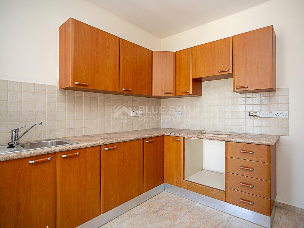 Chloraka Paphos , Two-Bedroom Apartment with Communal Pool & Title Deed for sale