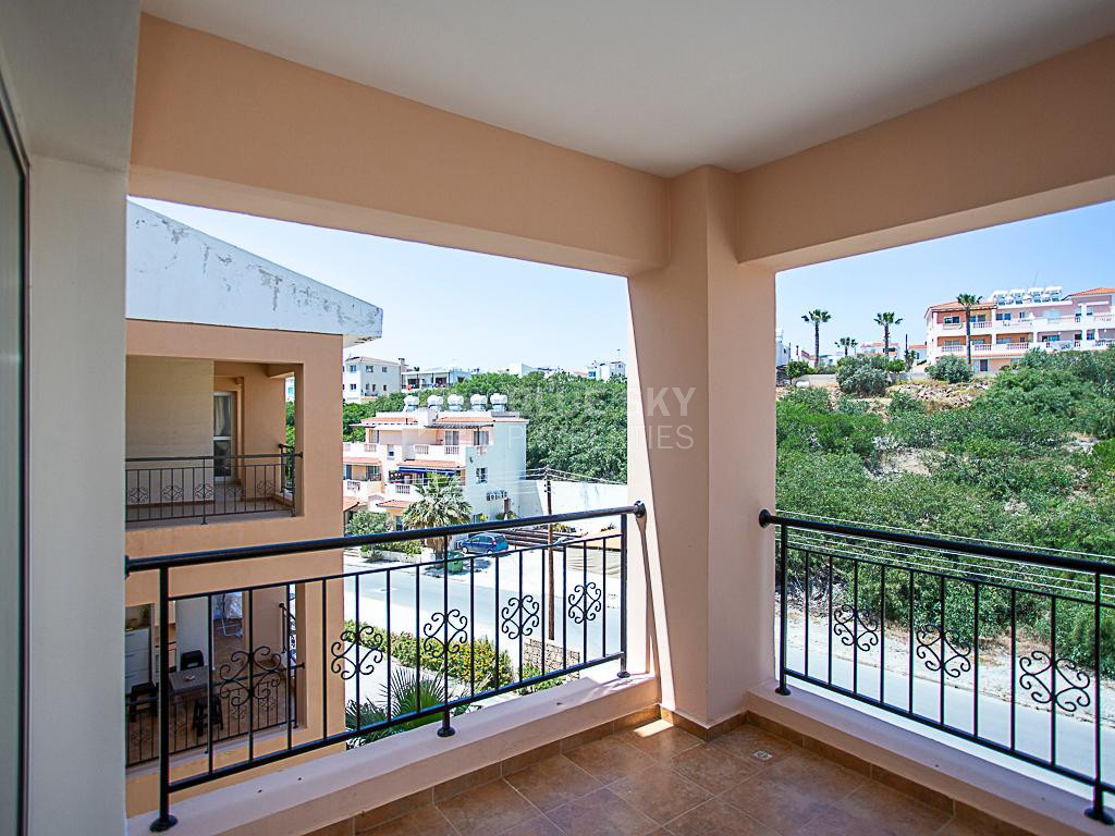 Chloraka Paphos , Two-Bedroom Apartment with Communal Pool & Title Deed for sale