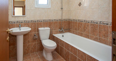 Chloraka Paphos , Two-Bedroom Apartment with Communal Pool & Title Deed for sale