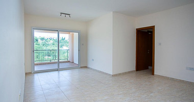 Chloraka Paphos , Two-Bedroom Apartment with Communal Pool & Title Deed for sale