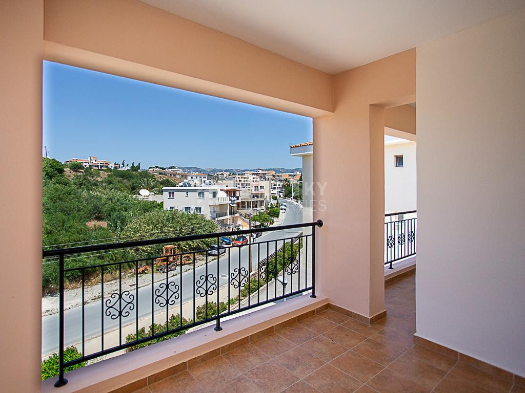 Chloraka Paphos , Two-Bedroom Apartment with Communal Pool & Title Deed for sale