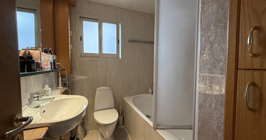 SALE: DETACHED  FOUR BEDROOM HOUSE WITH 2 BEDROOM EN SUITE  NEAR SUPERHOME MESA GEITONIA IN VERY GOOD CONDITION NO VAT.