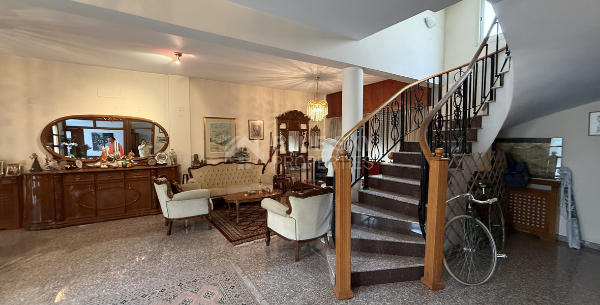 SALE: DETACHED  FOUR BEDROOM HOUSE WITH 2 BEDROOM EN SUITE  NEAR SUPERHOME MESA GEITONIA IN VERY GOOD CONDITION NO VAT.